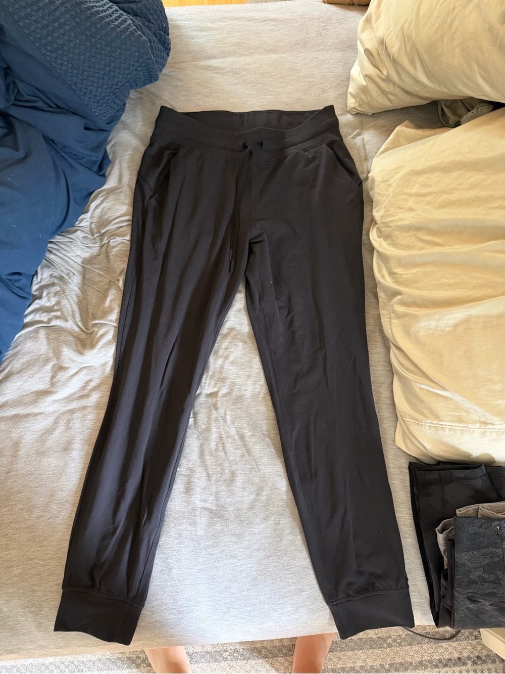 Women’s lulu joggers. Size 10